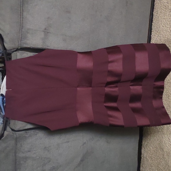 LAUNDRY By Shelli Segal Fitted Sleeveless Classic Burgundy Mini Dress Size 4 - Picture 3 of 6